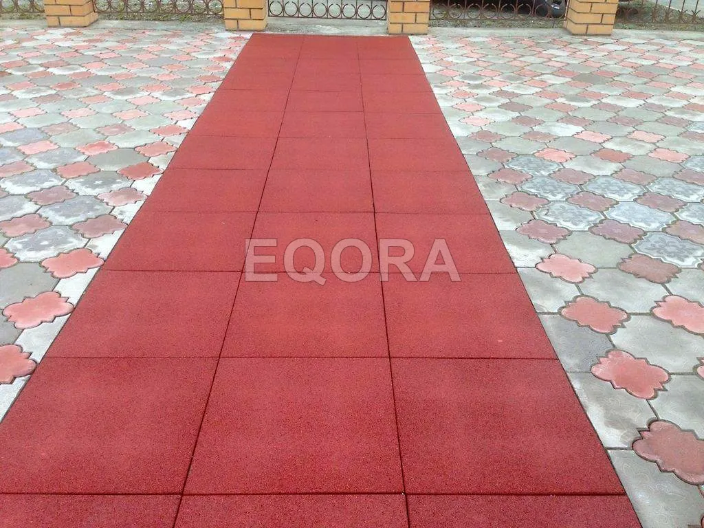 Резиновое покрытие для двора частного дома из резиновой крошки в Советском