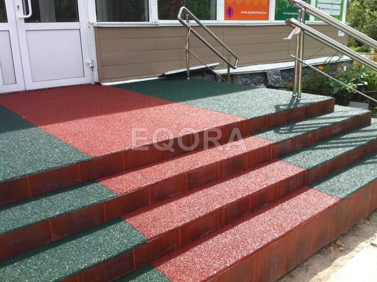 Резиновое покрытие на травмоопасные участки из резиновой крошки в Советском